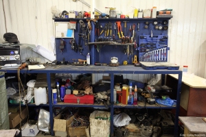 Image of a repair garage